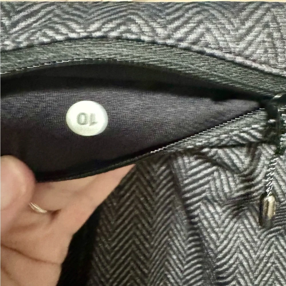 Lululemon Gray Herringbone Patterned Leggings - Size 10 - Picture 12 of 12